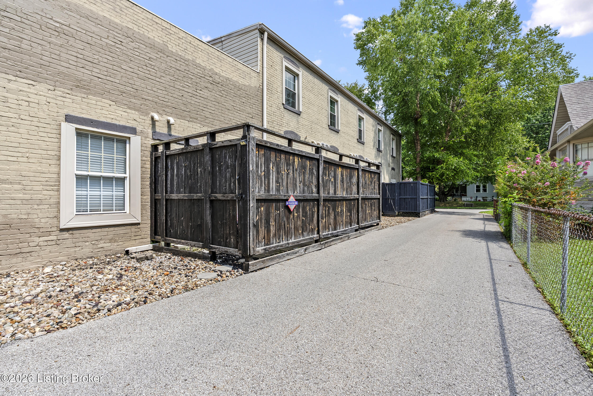 925 E 7th St APT 104