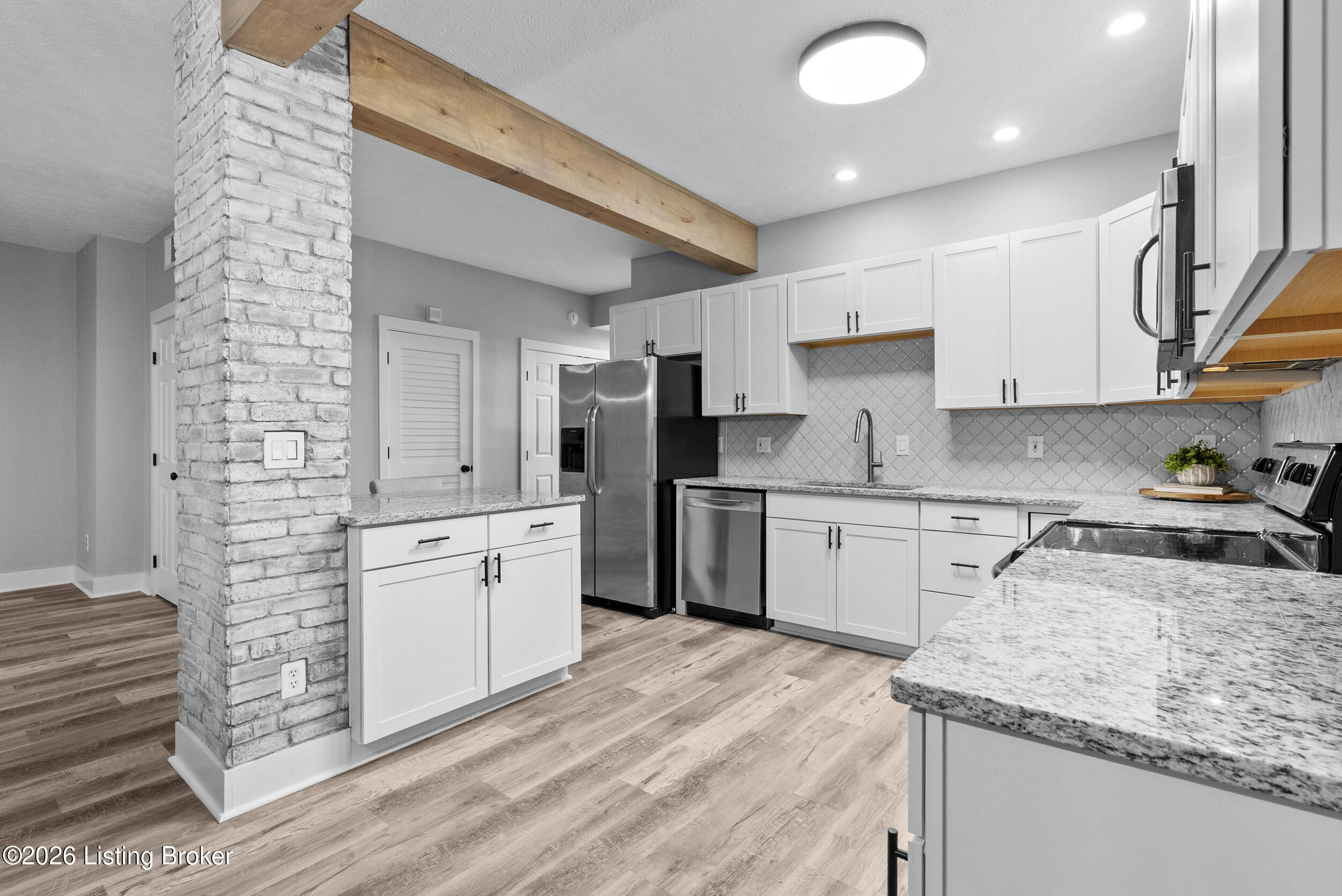 925 E 7th St APT 104