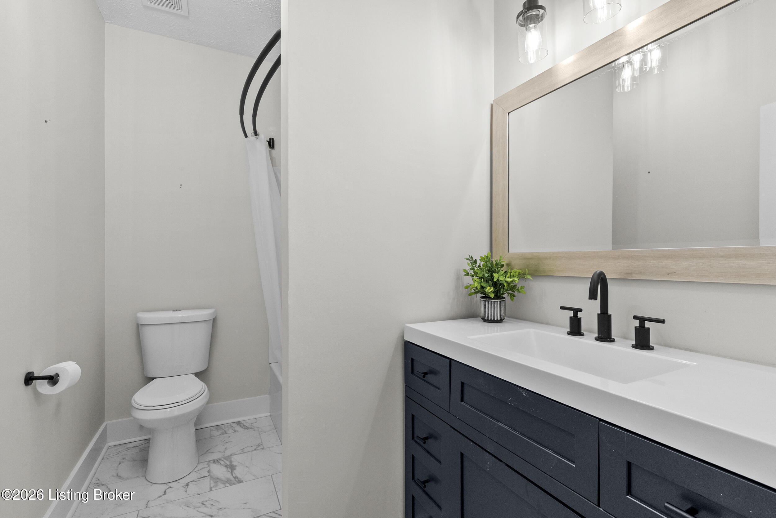 925 E 7th St APT 104
