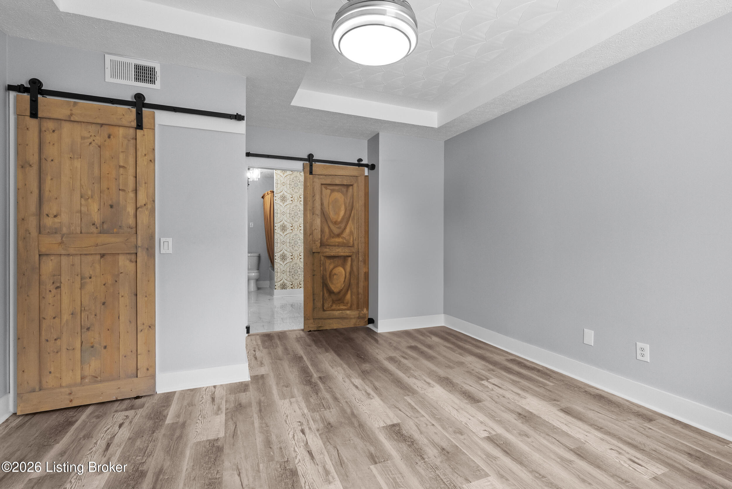 925 E 7th St APT 104