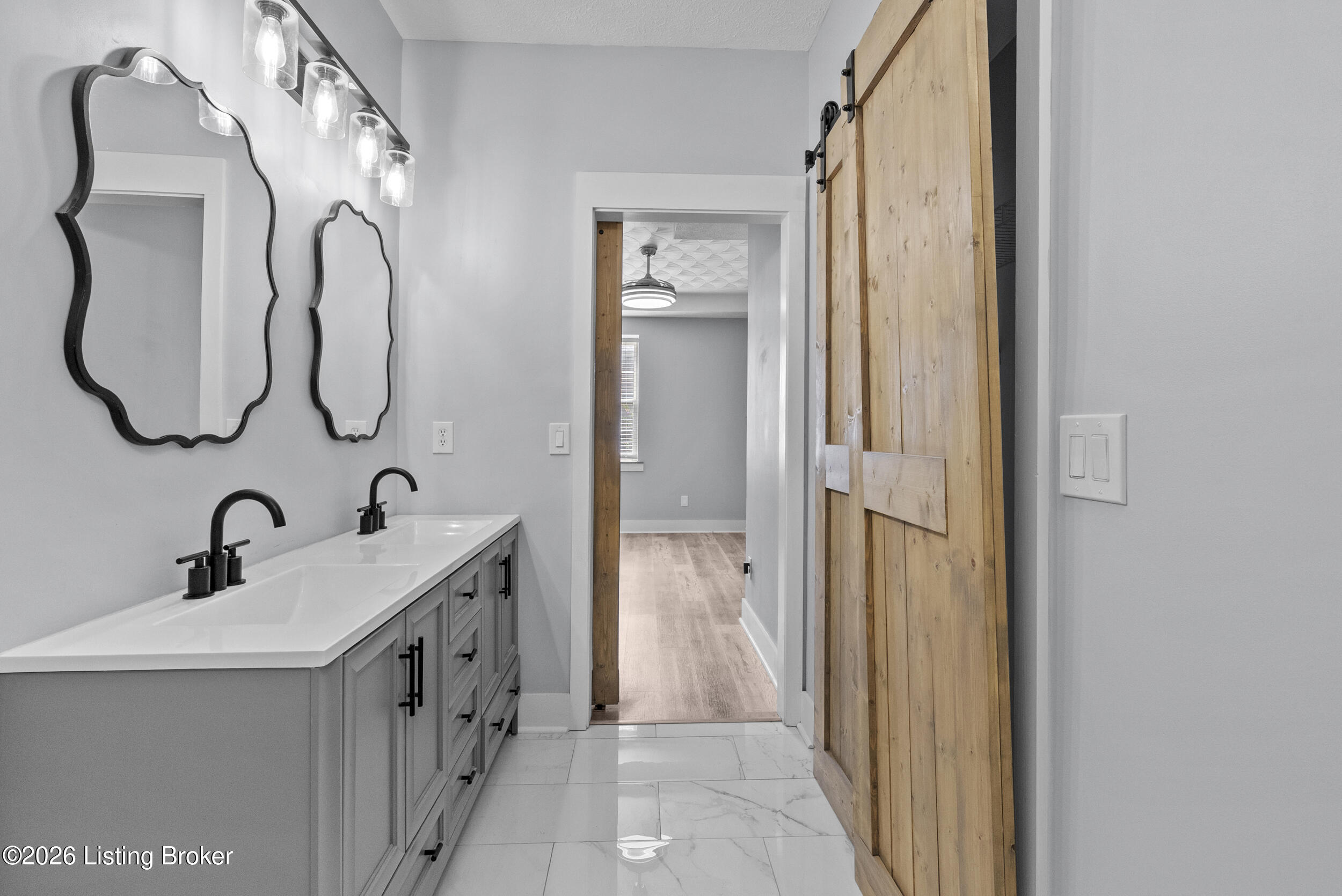925 E 7th St APT 104