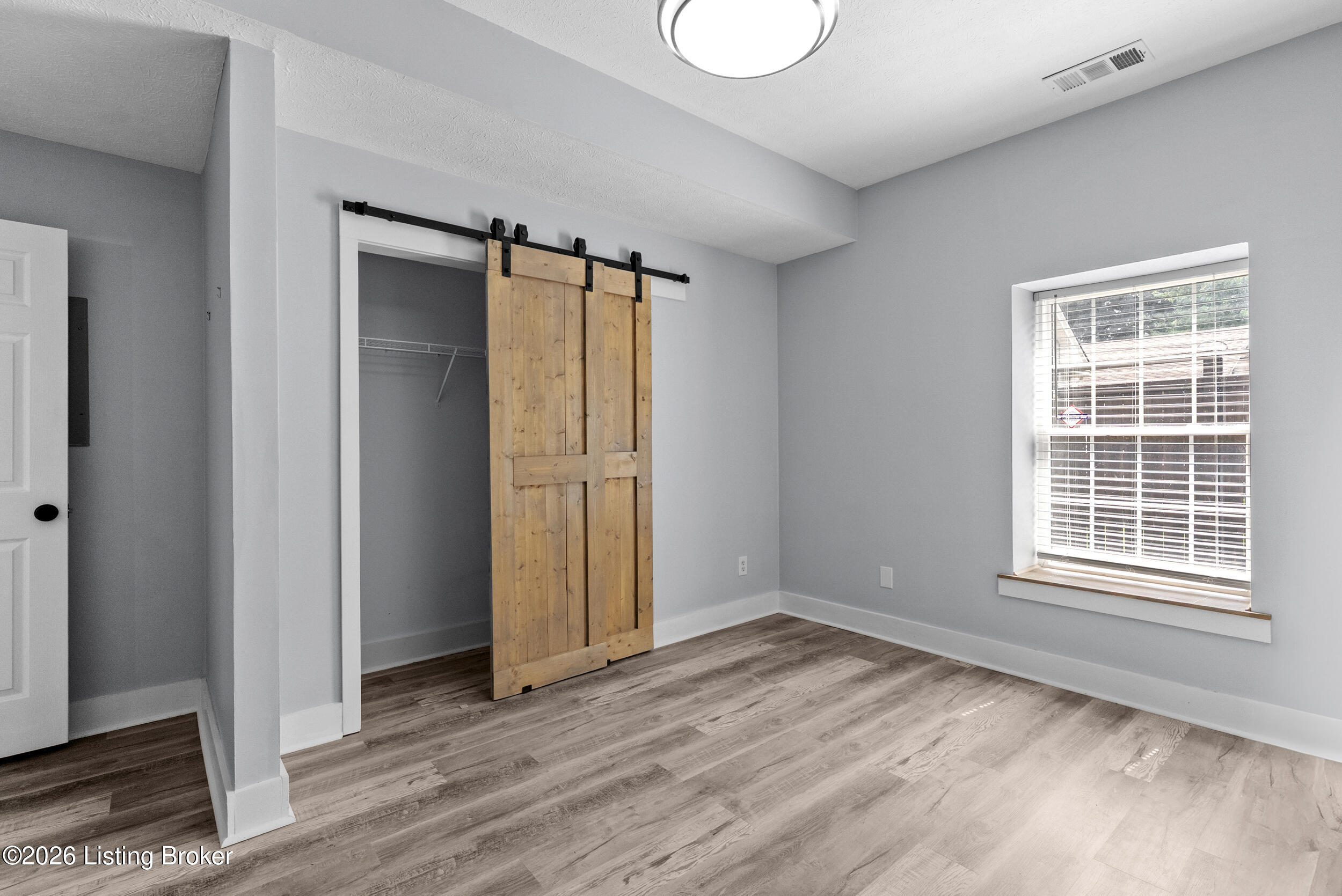 925 E 7th St APT 104