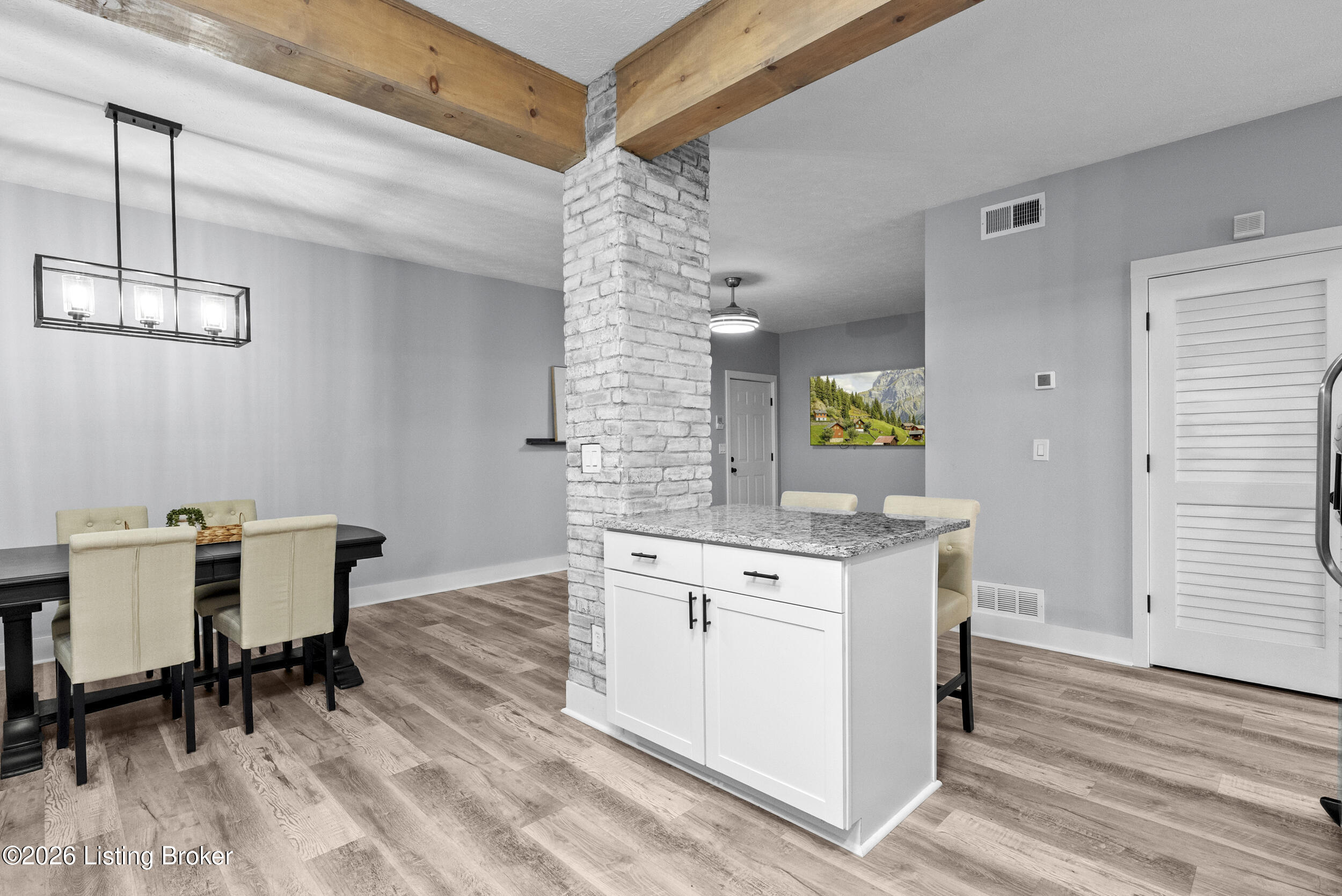 925 E 7th St APT 104