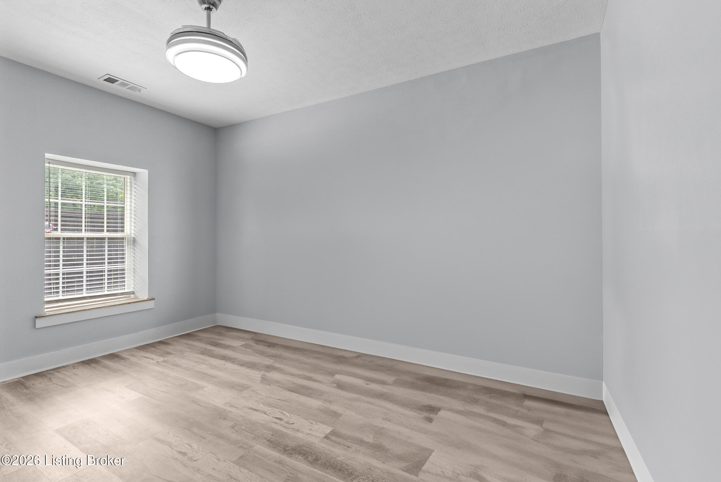 925 E 7th St APT 104