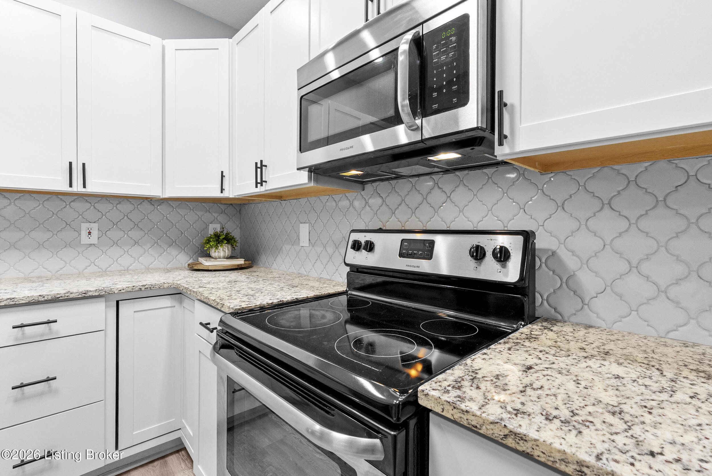925 E 7th St APT 104