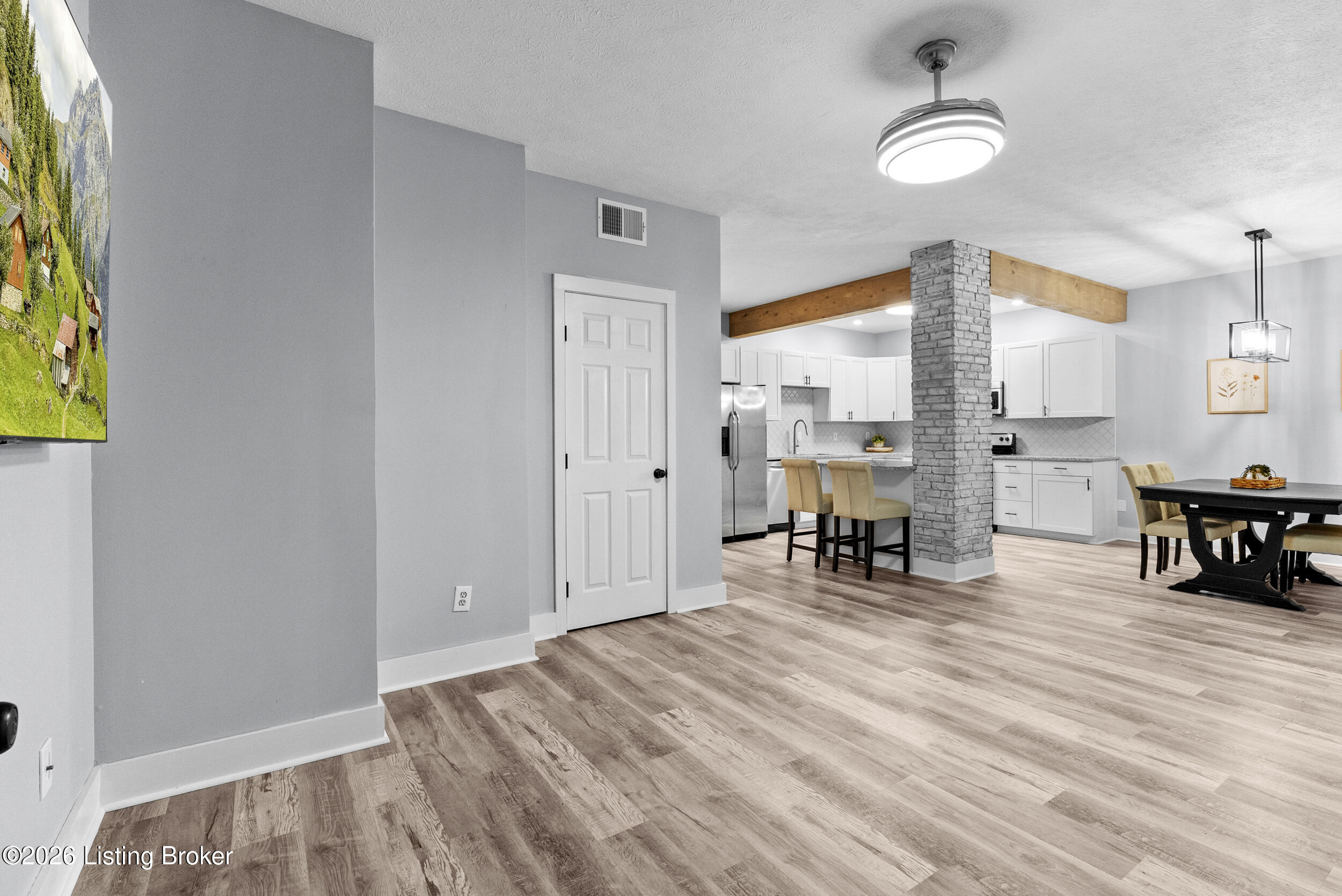 925 E 7th St APT 104