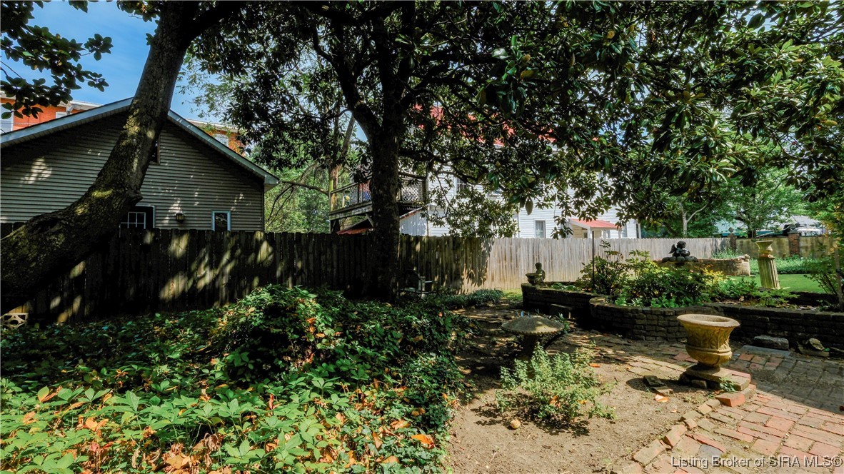 613 E Spring Street