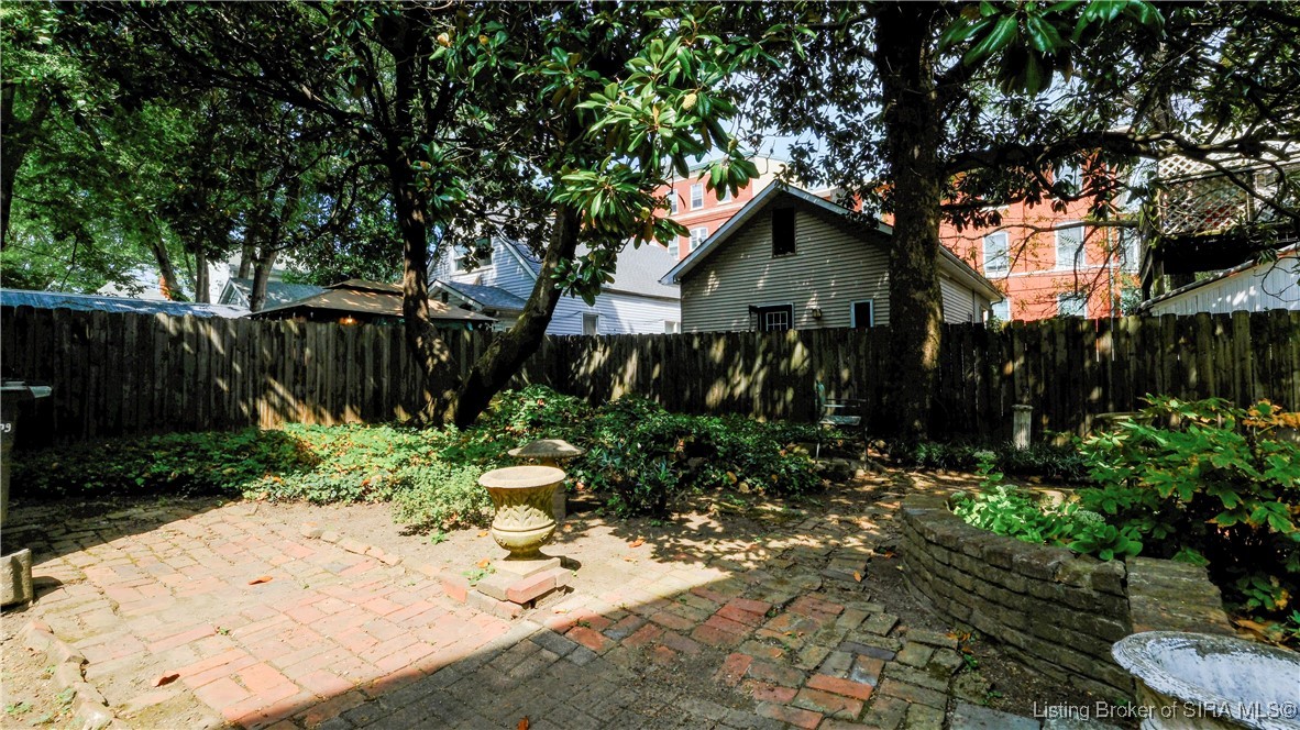 613 E Spring Street