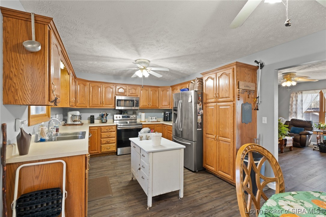 5784 E Rolling Woods