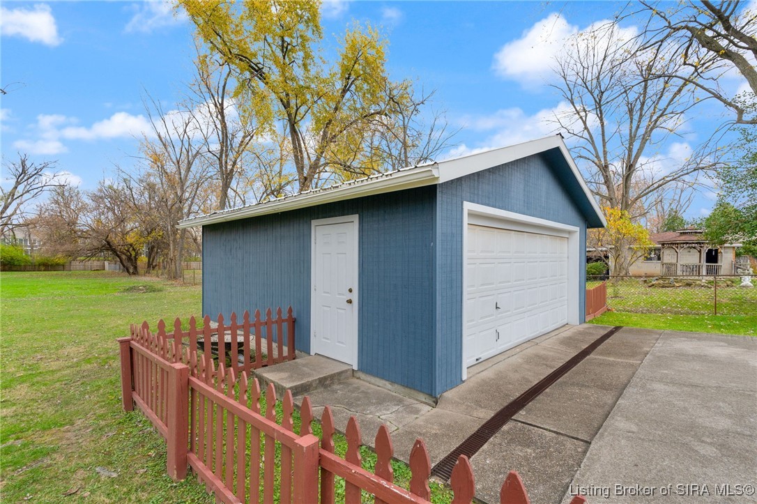 109 N Bohannon Lane