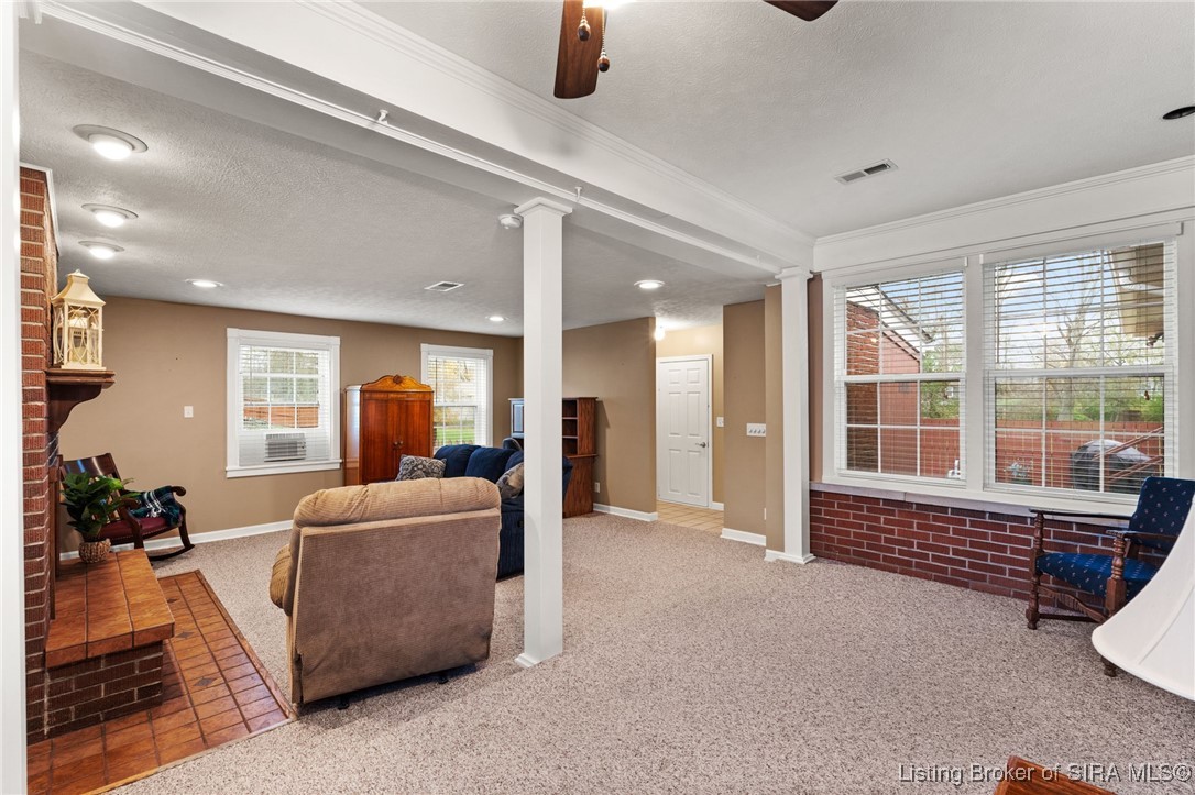 109 N Bohannon Lane
