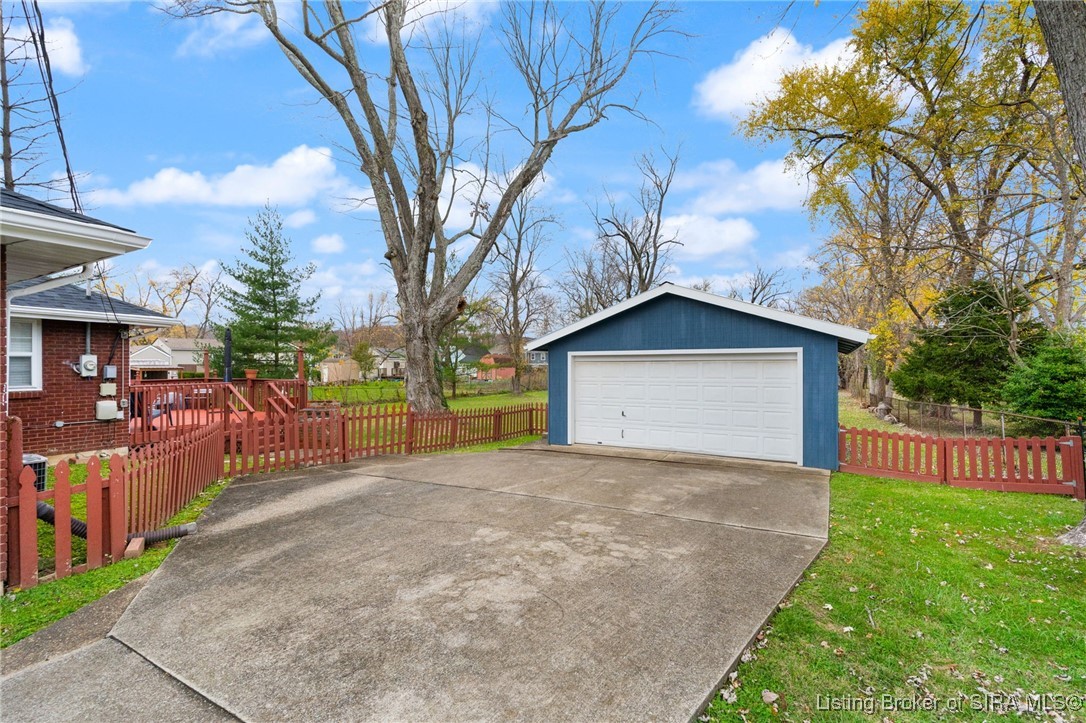 109 N Bohannon Lane