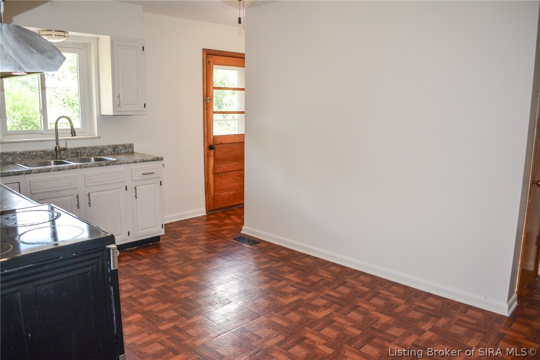 1711 Crestview Drive