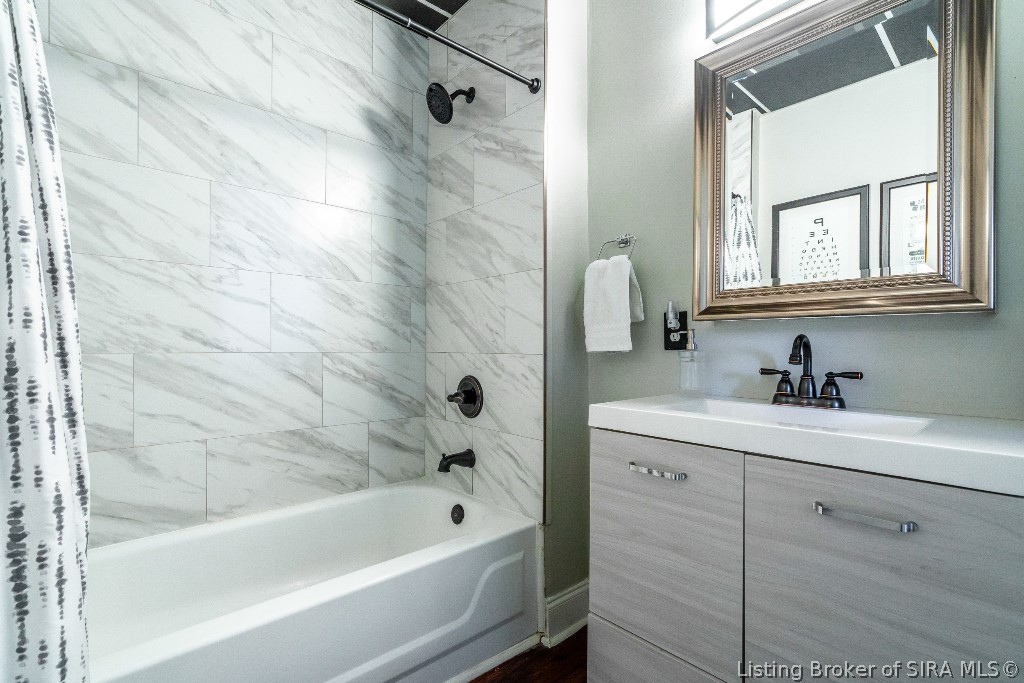 133-135 E Chestnut Street