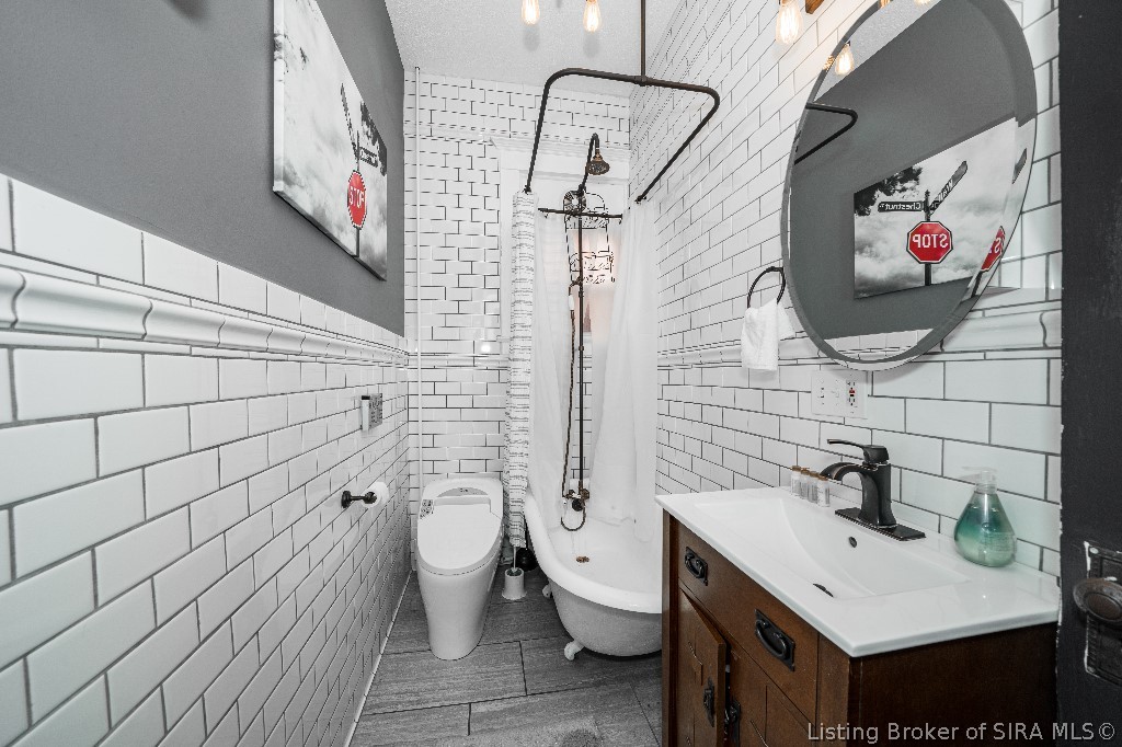 133-135 E Chestnut Street