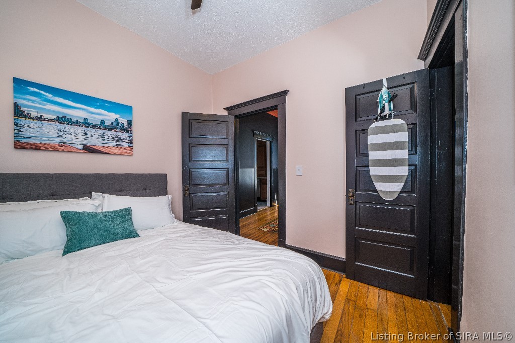 133-135 E Chestnut Street