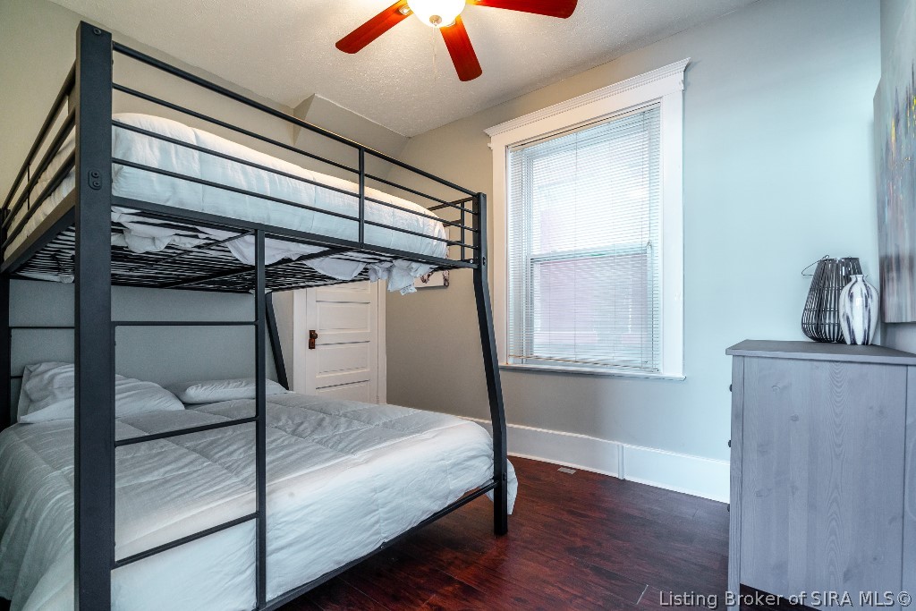 133-135 E Chestnut Street