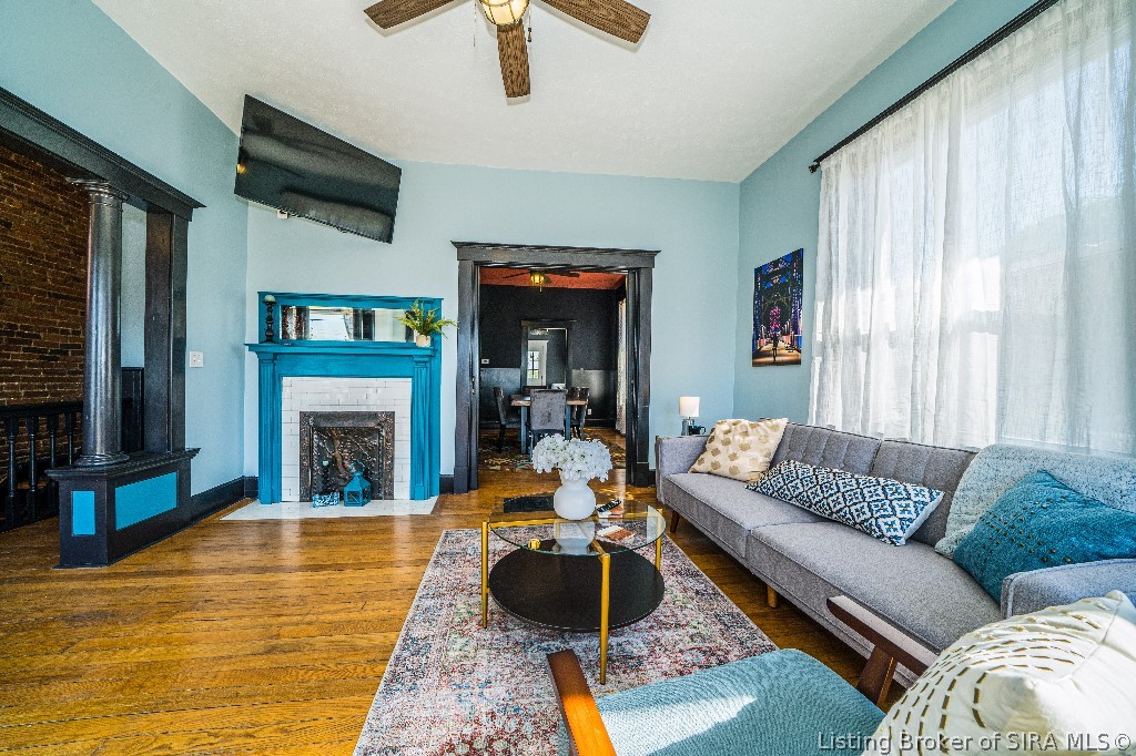 133-135 E Chestnut Street