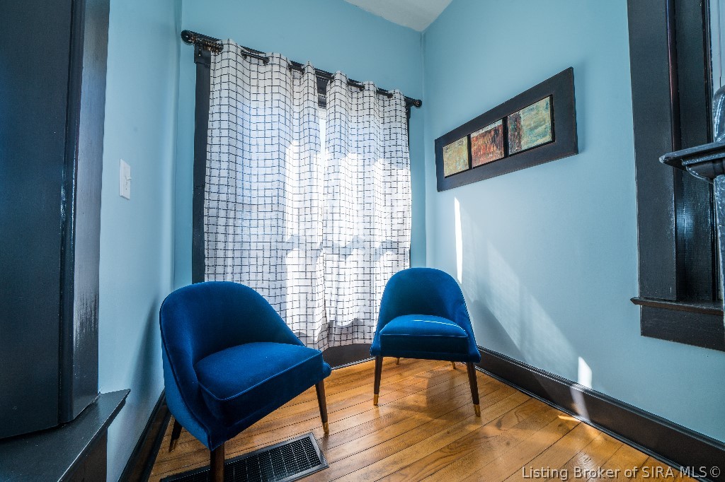 133-135 E Chestnut Street