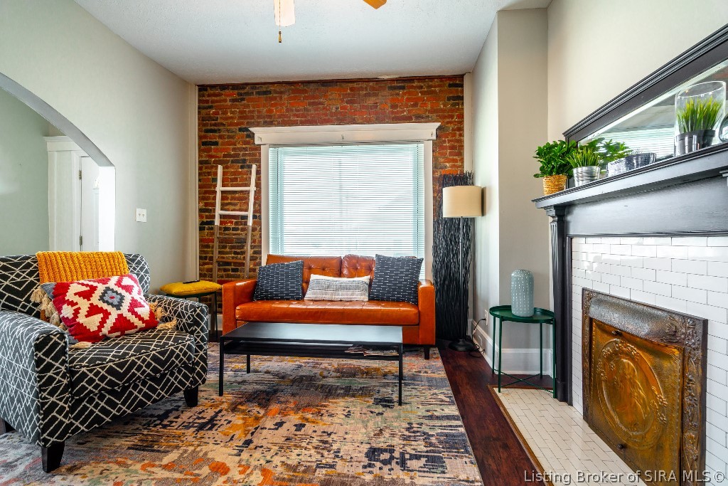 133-135 E Chestnut Street