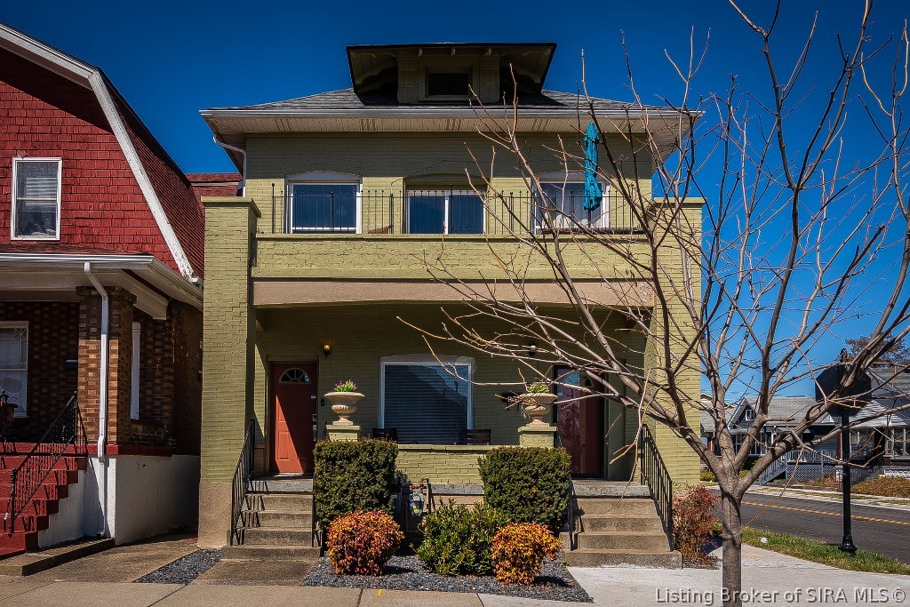 133-135 E Chestnut Street