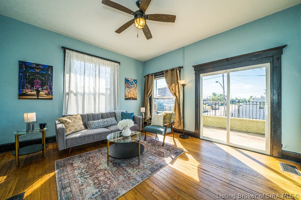 133-135 E Chestnut Street