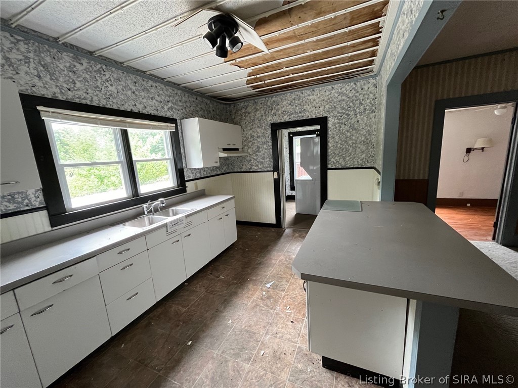 231 W Vine Street