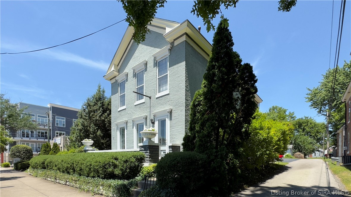 611 E Spring Street