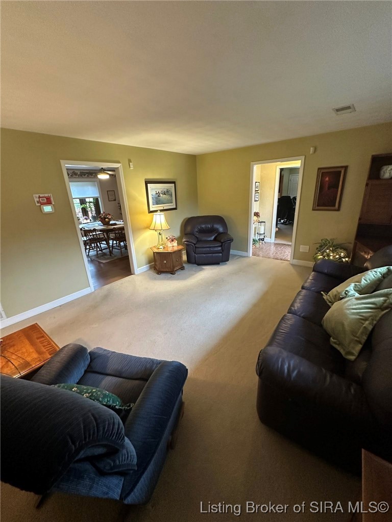2207 W Robin Road