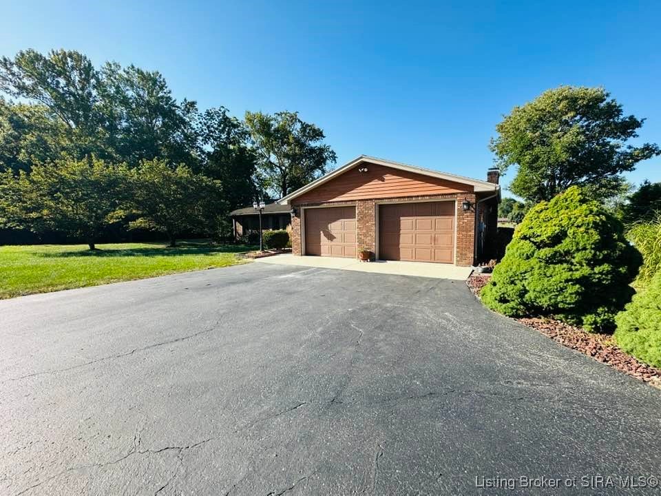 2207 W Robin Road