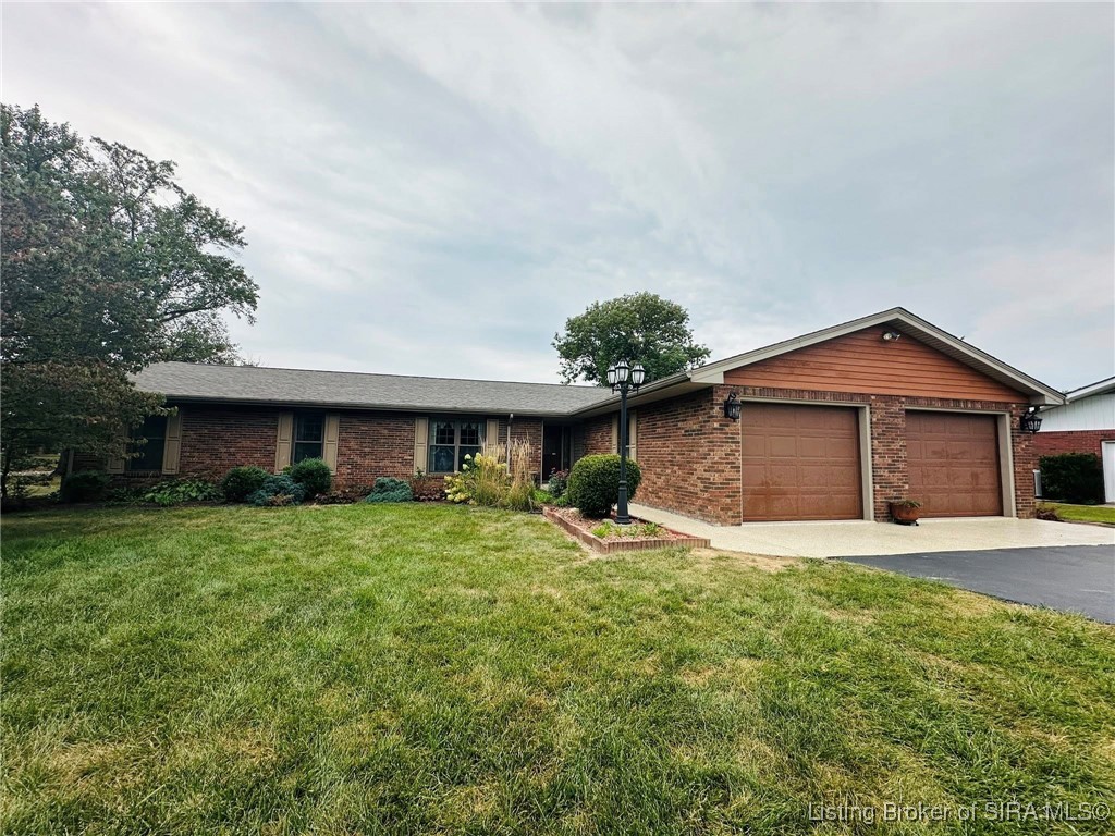 2207 W Robin Road
