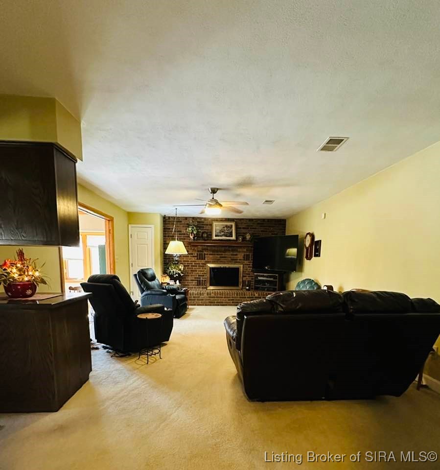 2207 W Robin Road