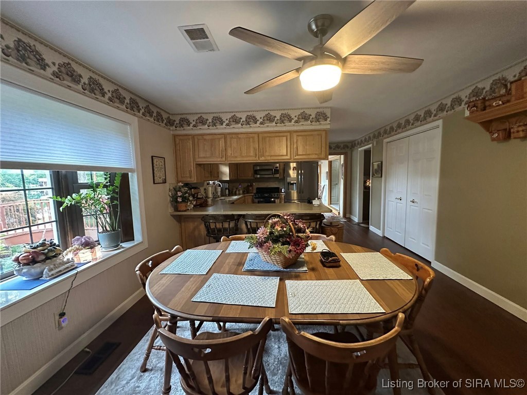 2207 W Robin Road