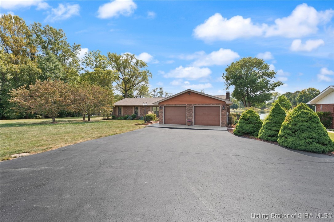 2207 W Robin Road