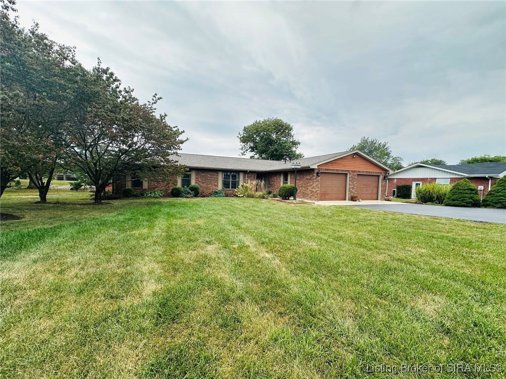 2207 W Robin Road
