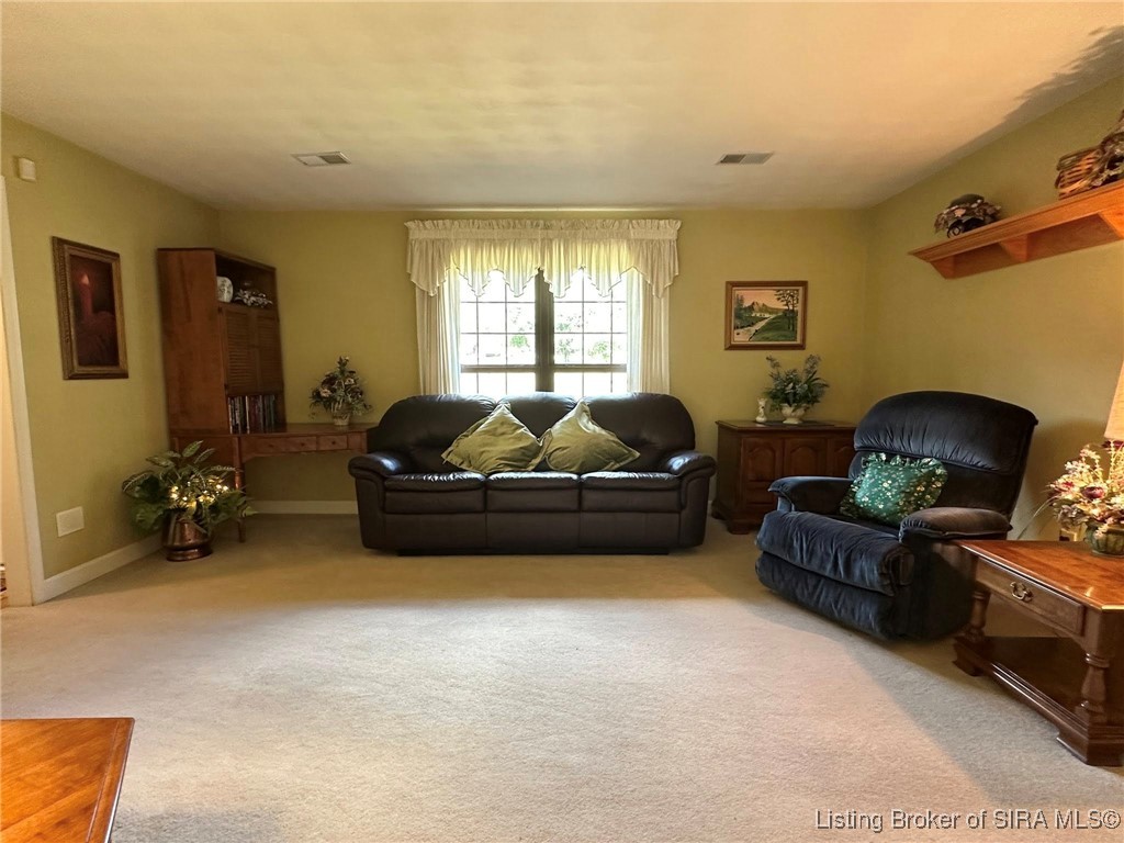 2207 W Robin Road