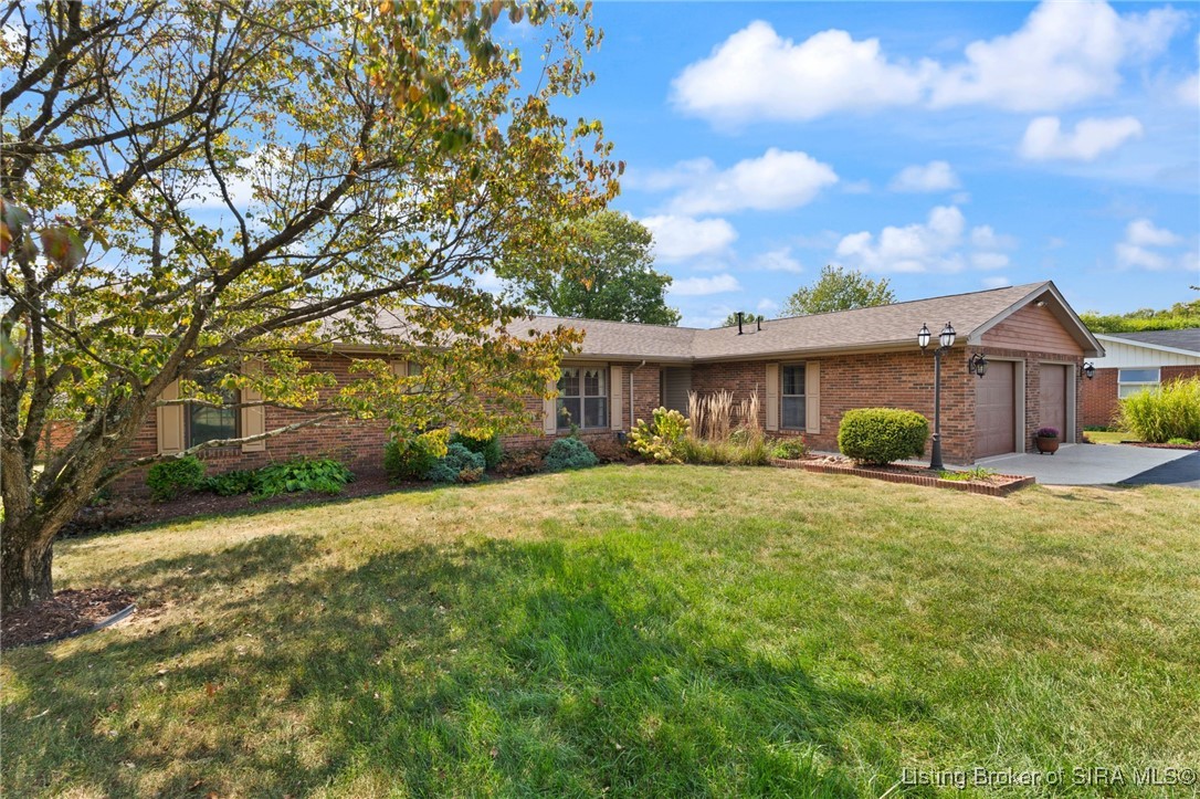 2207 W Robin Road