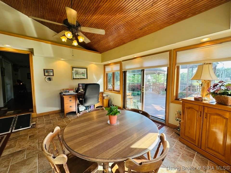 2207 W Robin Road