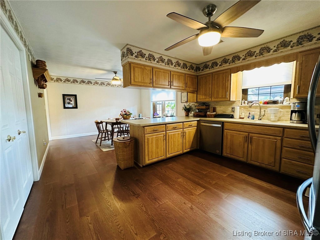 2207 W Robin Road