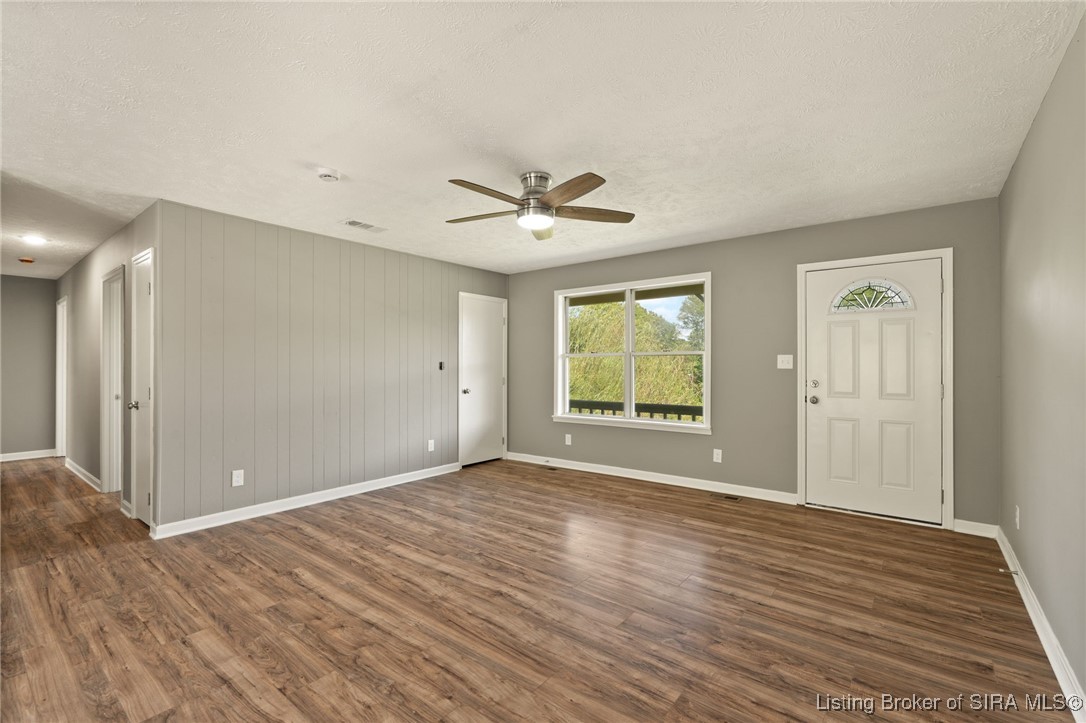 631 E Main Street NW