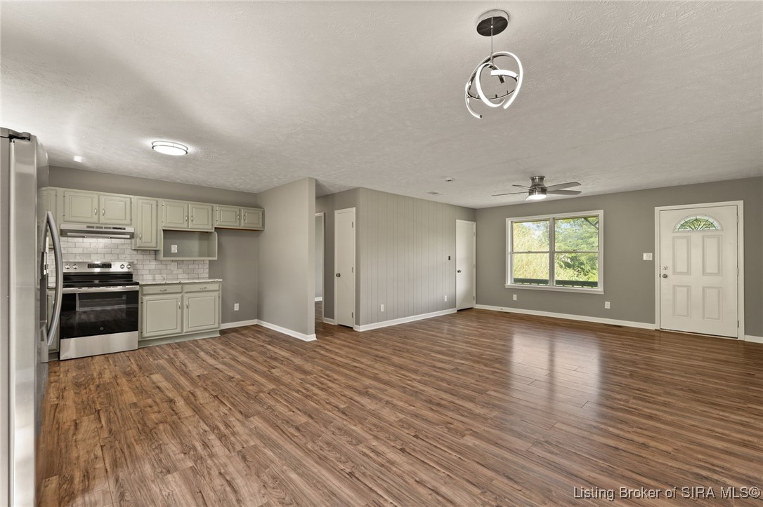 631 E Main Street NW