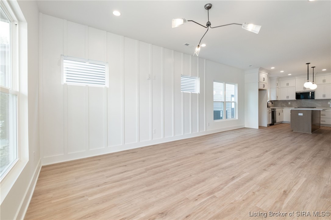 132 E Rock Lane