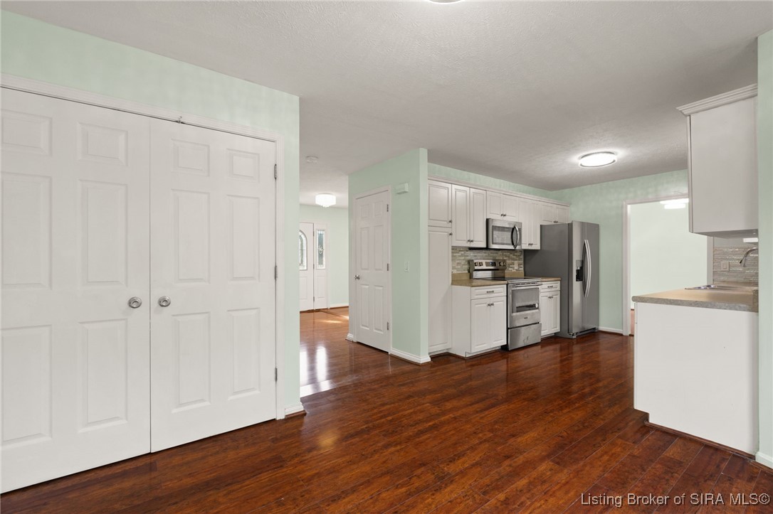 4008 Decker Court