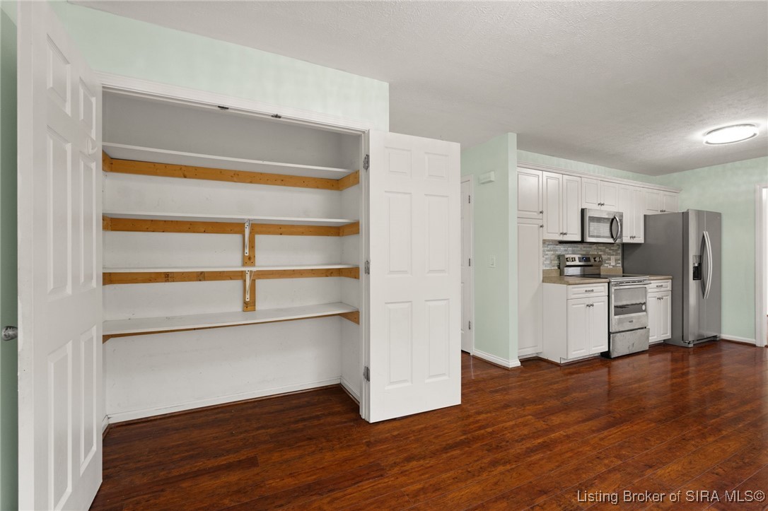 4008 Decker Court