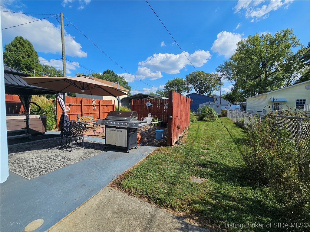 908 Maple Street E
