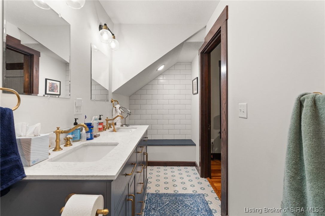 516 E 5th Street