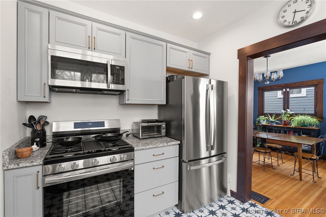 516 E 5th Street