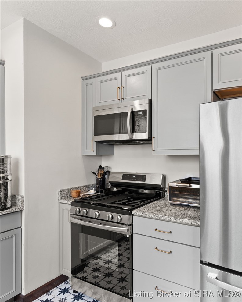 516 E 5th Street