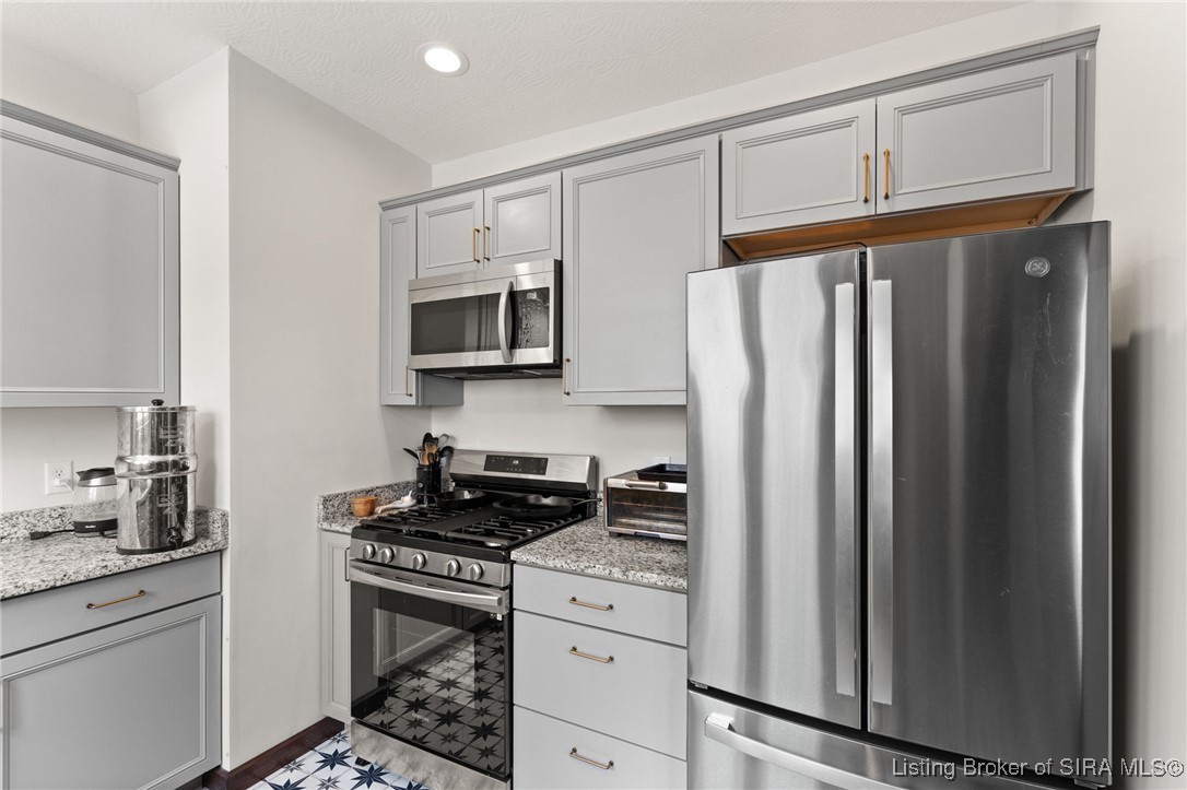 516 E 5th Street