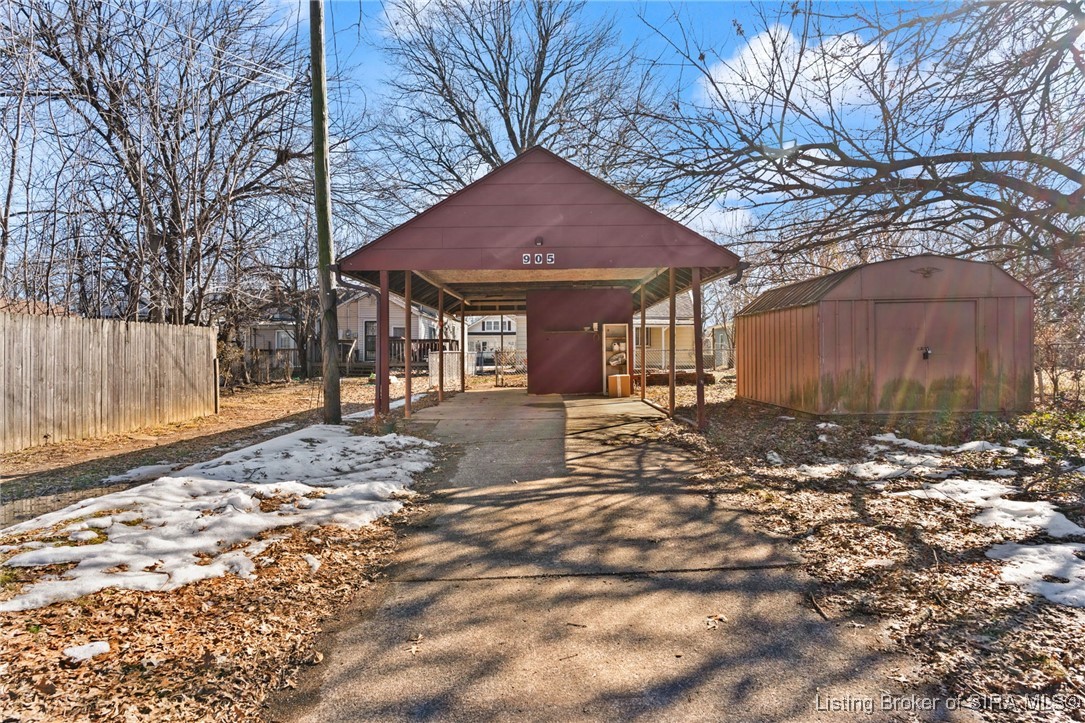 905 E 7th Street